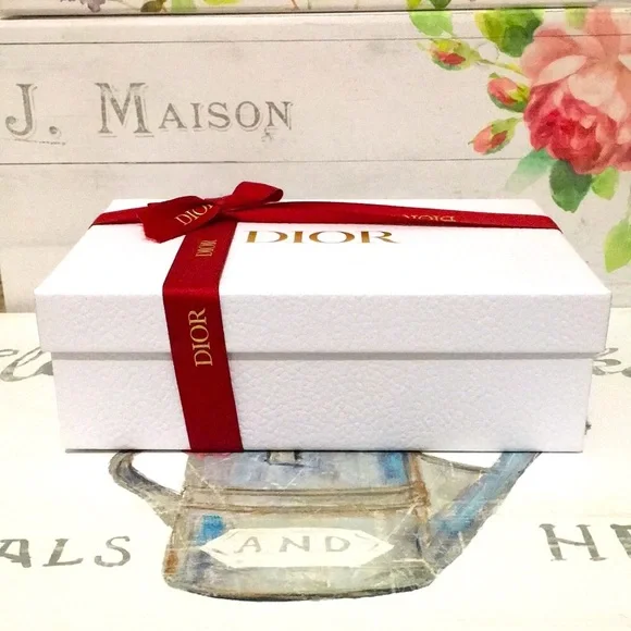 Brand New! DIOR Holiday Red White & Gold Gift Box/Envelope/Tissue/Ribbon Set!❤️✨ - Picture 7 of 15